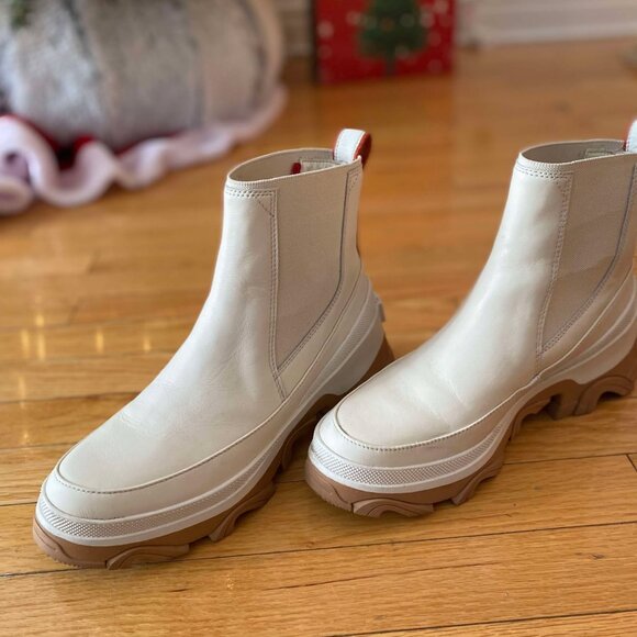 SUPER CUTE Sorel boots, worn only 3 times! - Picture 1 of 4